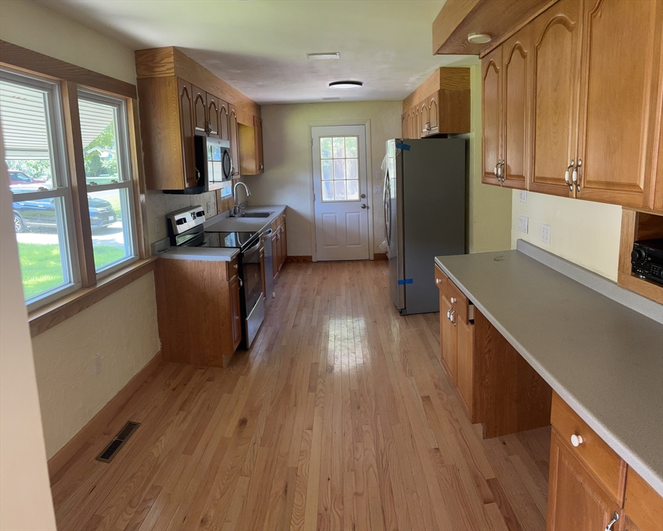 1037 Shaker Road Westfield, MA 01085 - Photo 5 of 10 Gallery Image 5