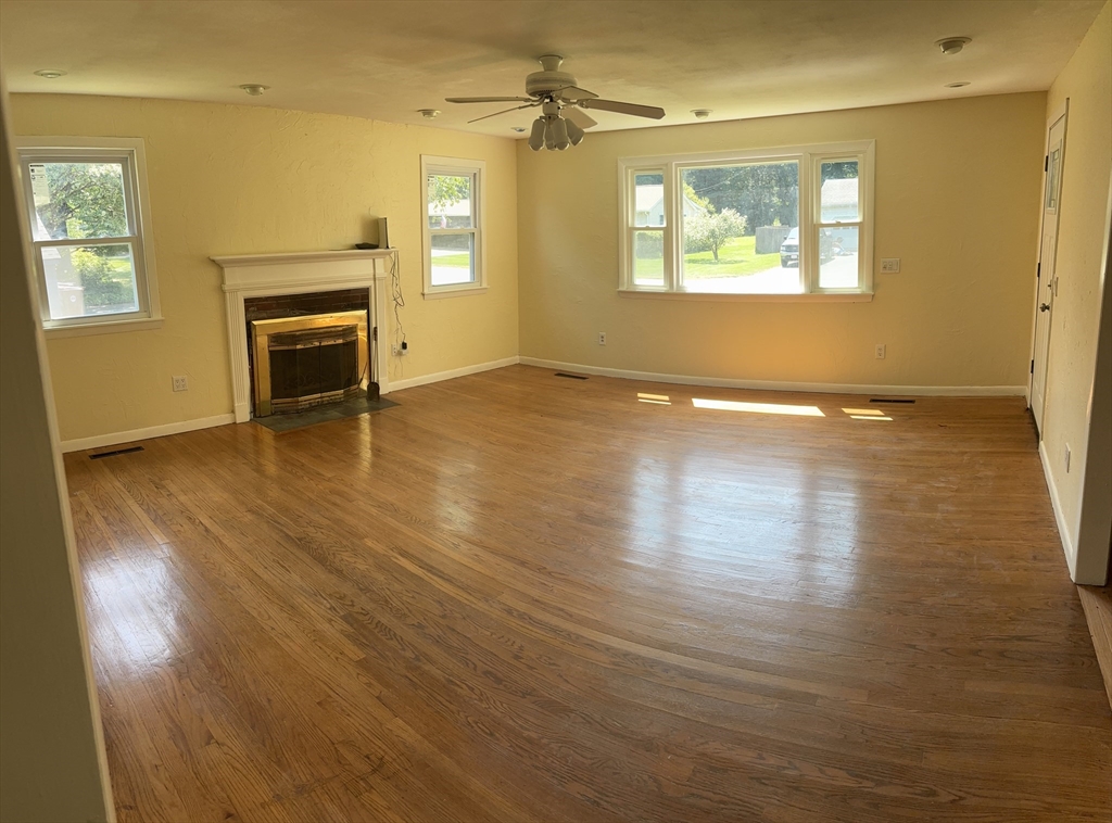1037 Shaker Road Westfield, MA 01085 - Photo 6 of 10 Gallery Image 6
