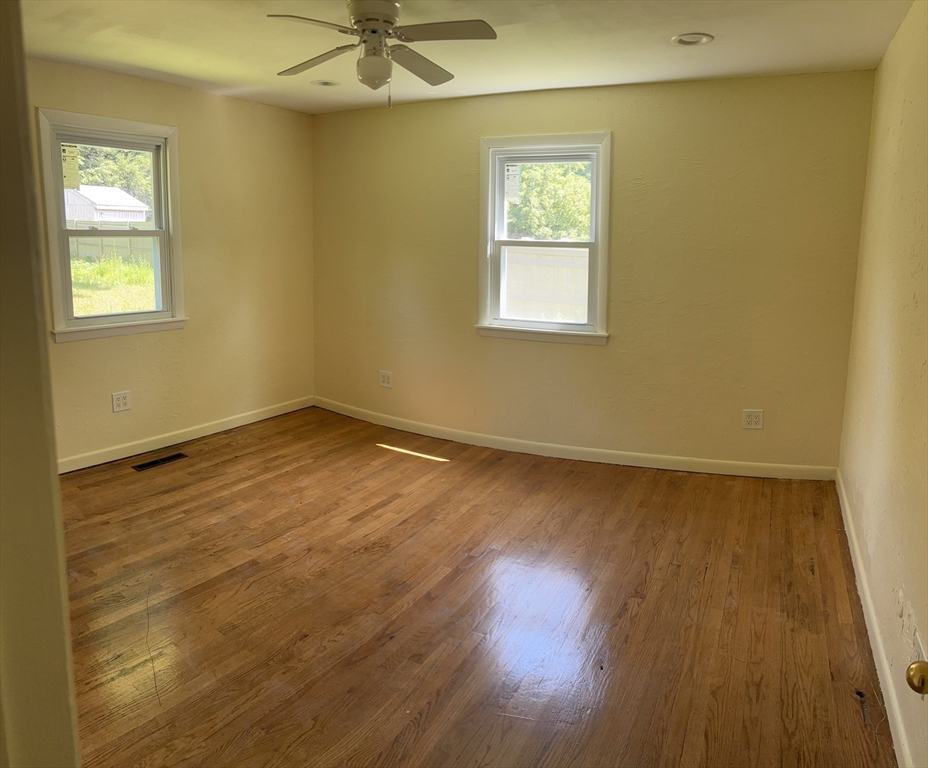 1037 Shaker Road Westfield, MA 01085 - Photo 7 of 10 Gallery Image 7