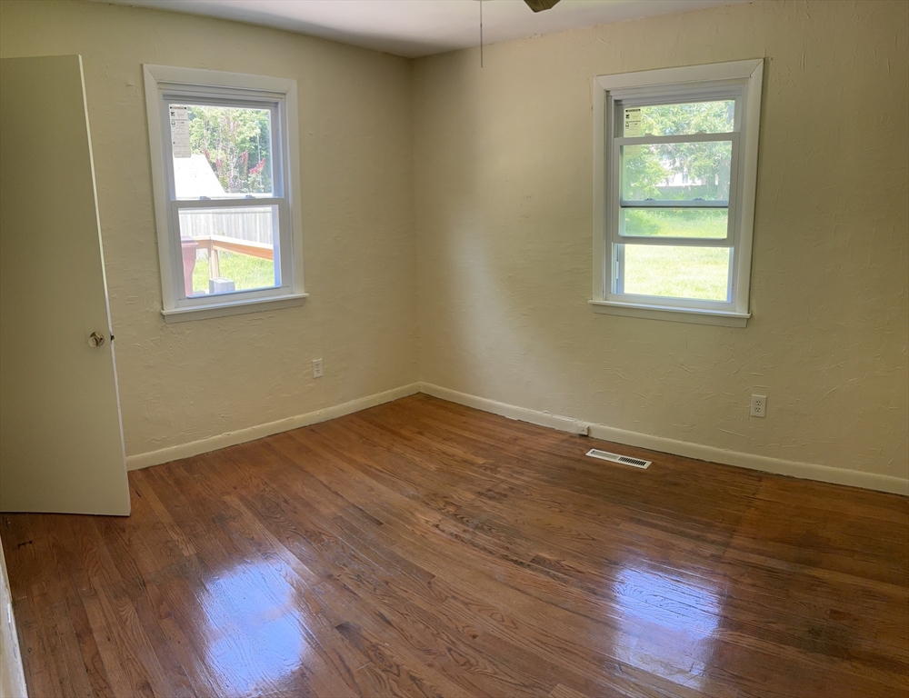 1037 Shaker Road Westfield, MA 01085 - Photo 9 of 10 Gallery Image 9