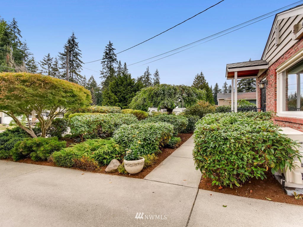 6727 Willow Road Everett, WA 98203 - Photo 2 of 25