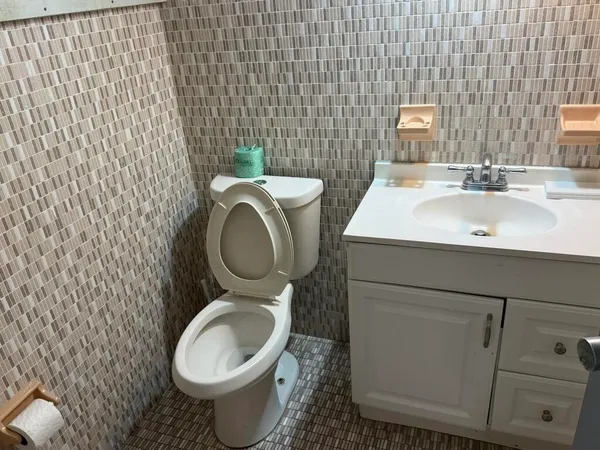 $1,599,999 | 2909 South Ocean Boulevard, Unit 6A, Highland Beach, FL 33487