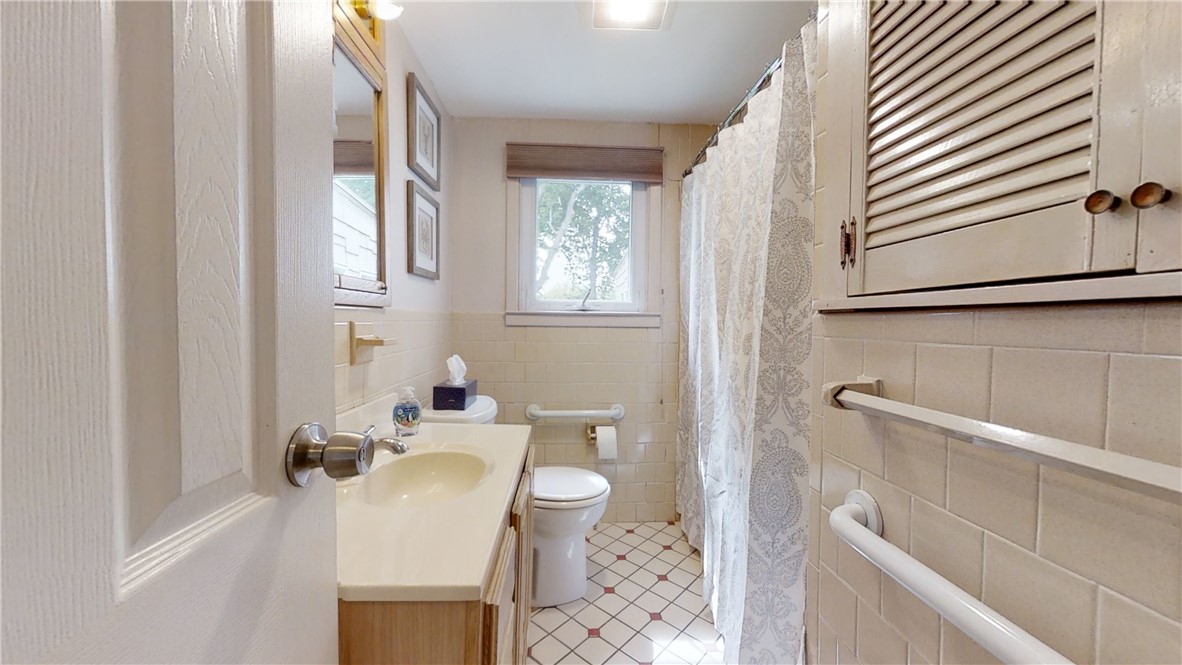 87 Treasure Road Narragansett, RI 02882 - Photo 12 of 21 Main level bath