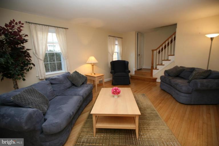 9615 Clearview Place Silver Spring, MD 20901 - Photo 29 of 30 Living Room #2
