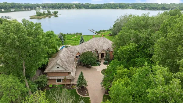 $6,395,000 | 425 Oxford Road, Orono, MN 55356