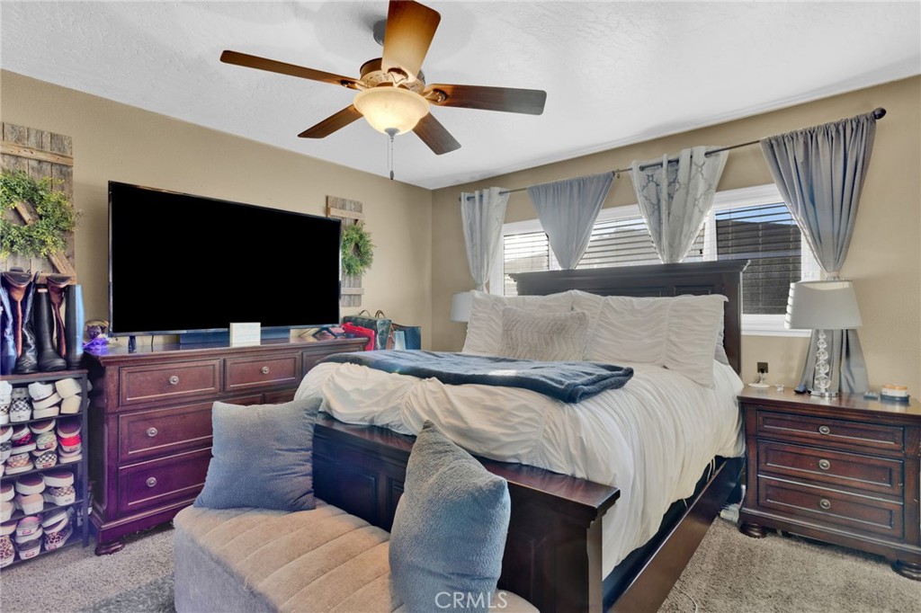 21940 Carlisle Road Apple Valley, CA 92307 - Photo 21 of 32 a bedroom with a bed and a flat screen tv