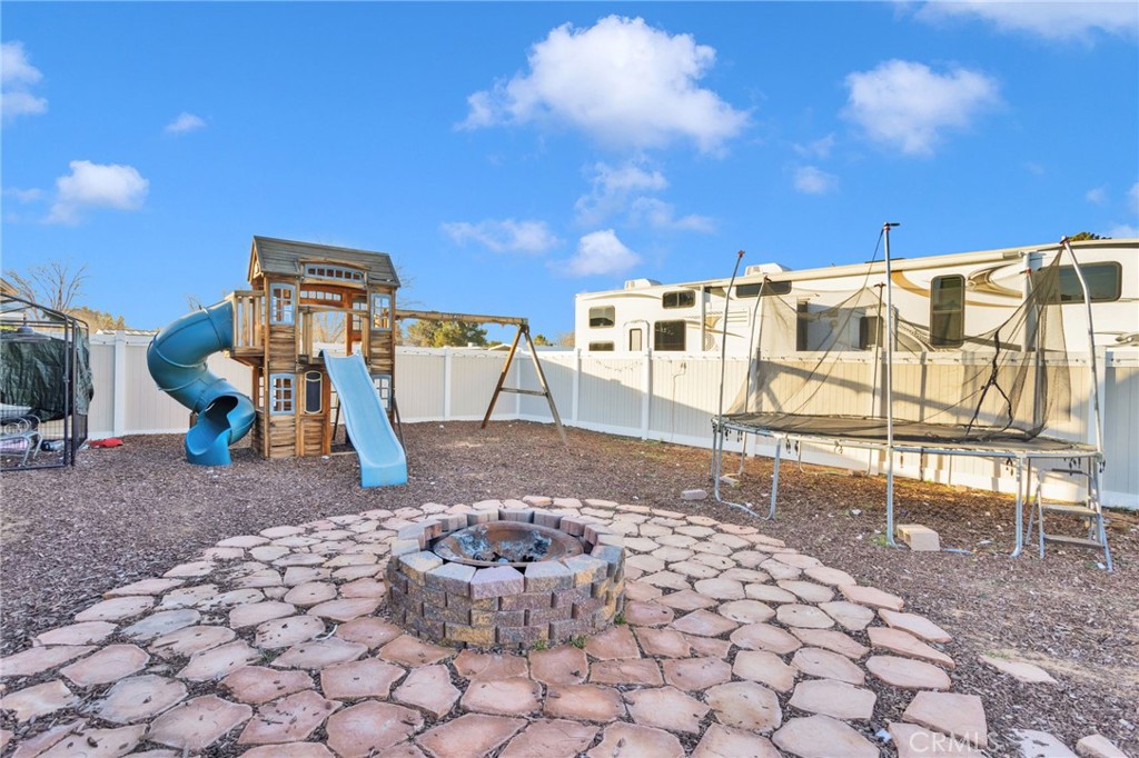 21940 Carlisle Road Apple Valley, CA 92307 - Photo 28 of 32 a view of a backyard with sitting area