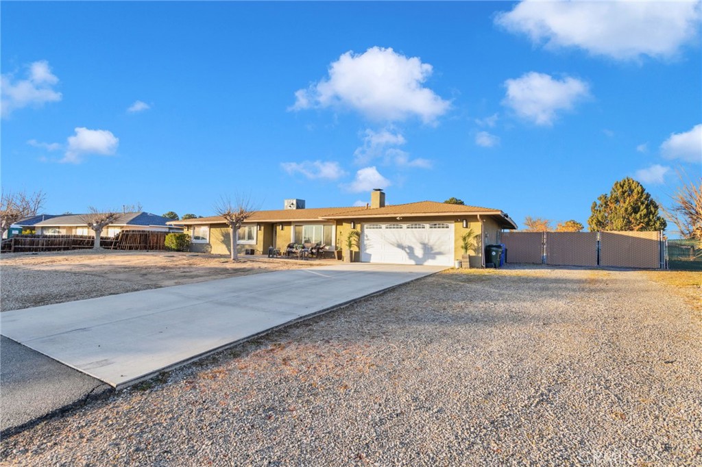 21940 Carlisle Road Apple Valley, CA 92307 - Photo 3 of 32