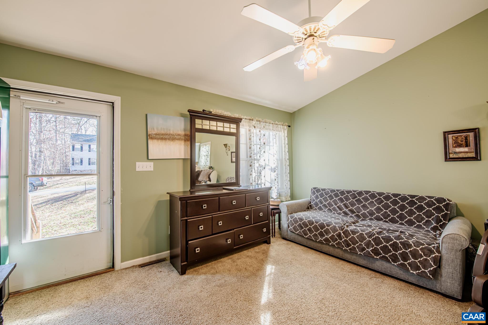 18 Cliftwood Road Palmyra, VA 22963 - Photo 7 of 28 a living room with furniture