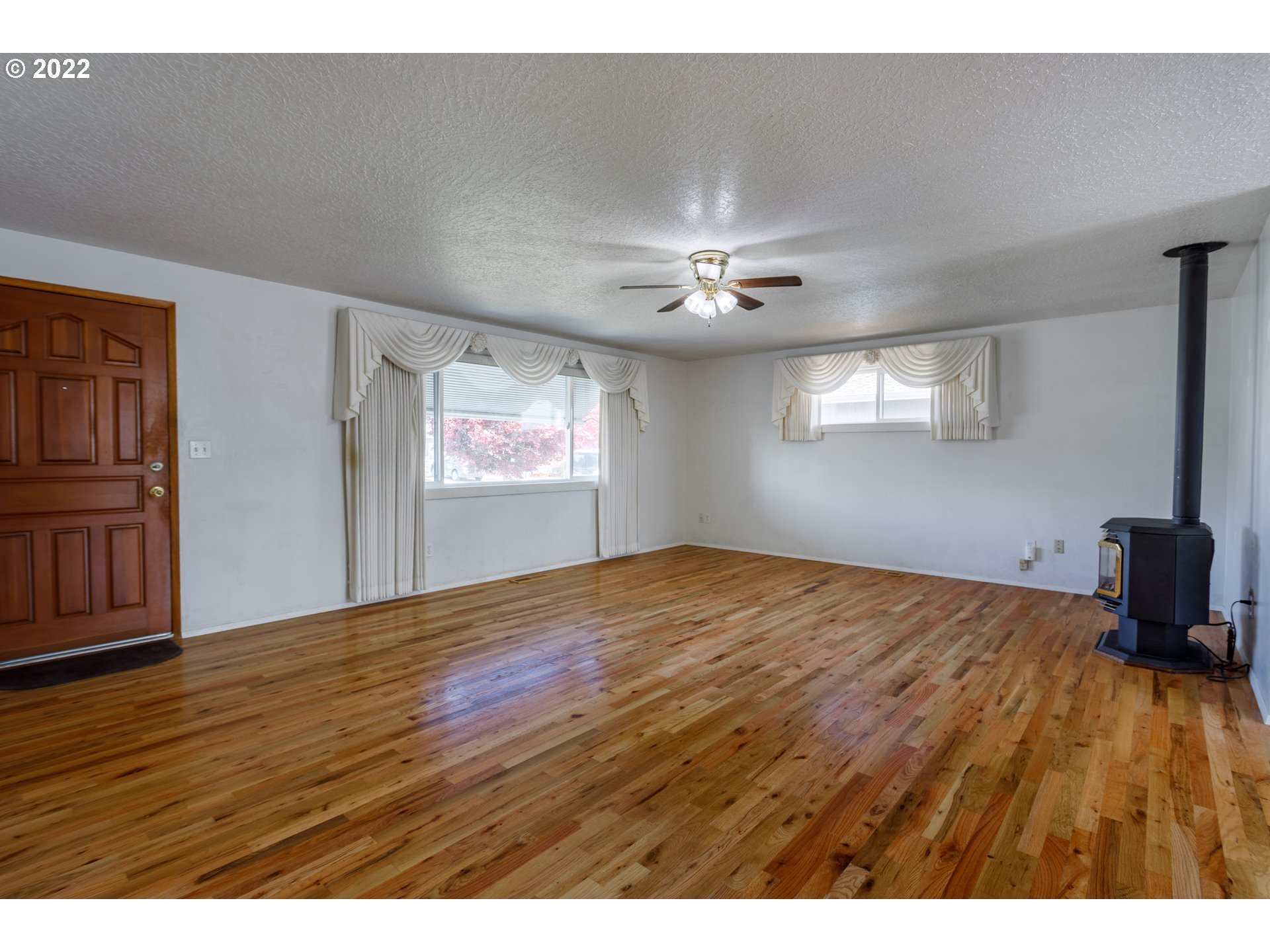 1954 Country Club Road Woodburn, OR 97071 - Photo 4 of 29 Gallery Image 4
