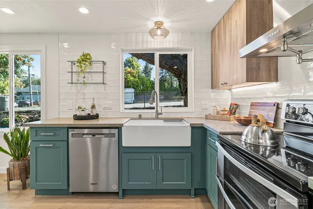 $665,000 | 12077 75th Avenue South, Seattle, WA 98178