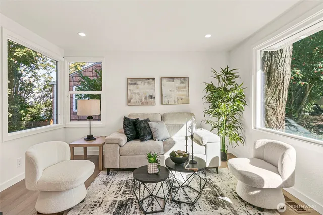 $665,000 | 12077 75th Avenue South, Seattle, WA 98178