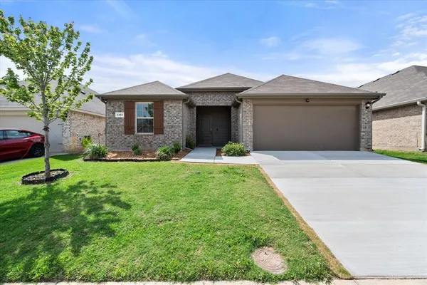 $2,200 | 1107 Knoll Drive, Ennis, TX 75119