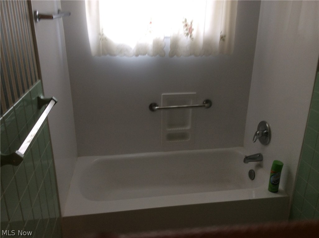 6180 Westerham Road Cleveland, OH 44124 - Photo 6 of 7