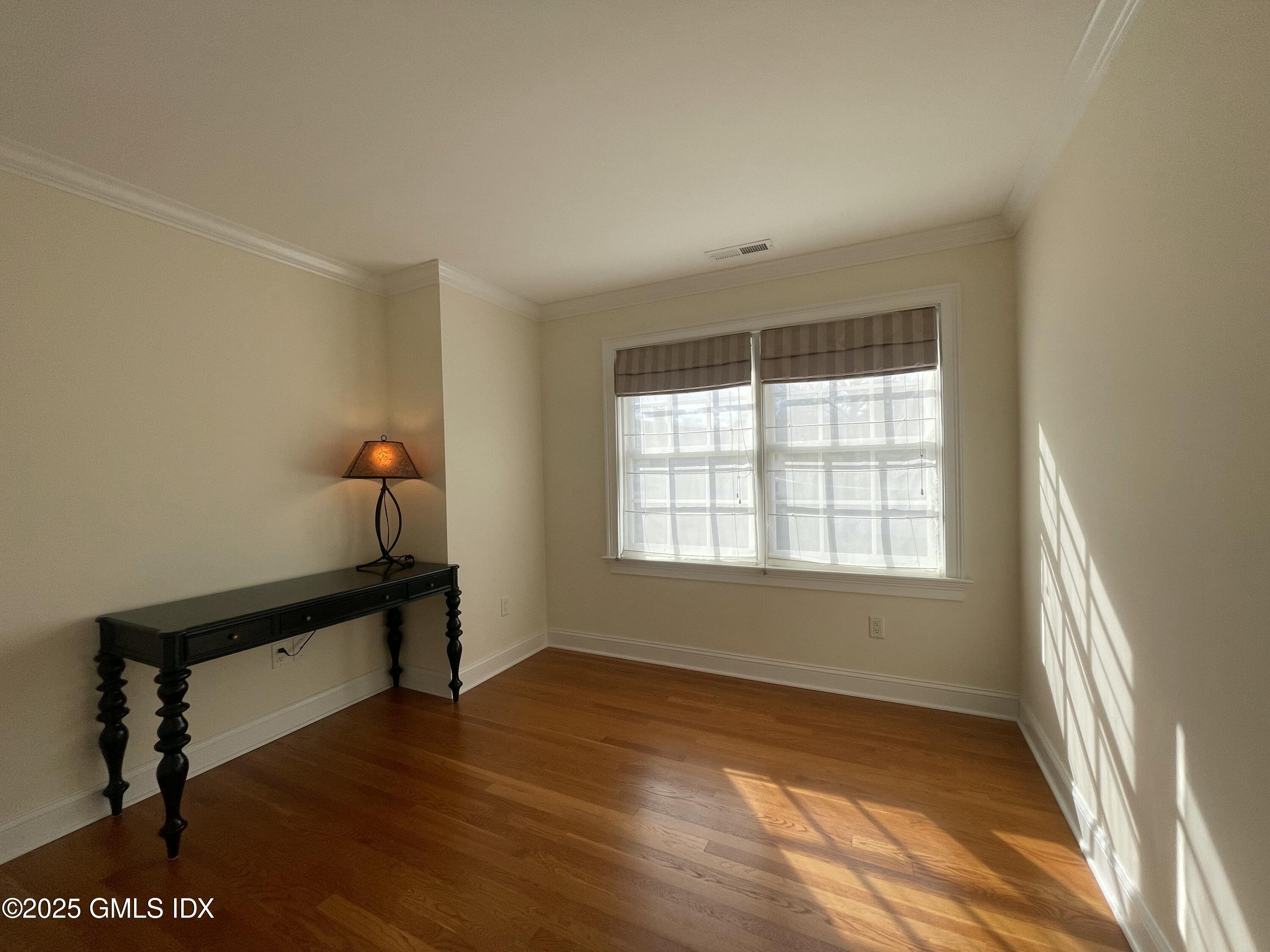 1 Northfield Street, Unit B Greenwich, CT 06830 - Photo 18 of 30 an empty room with a window