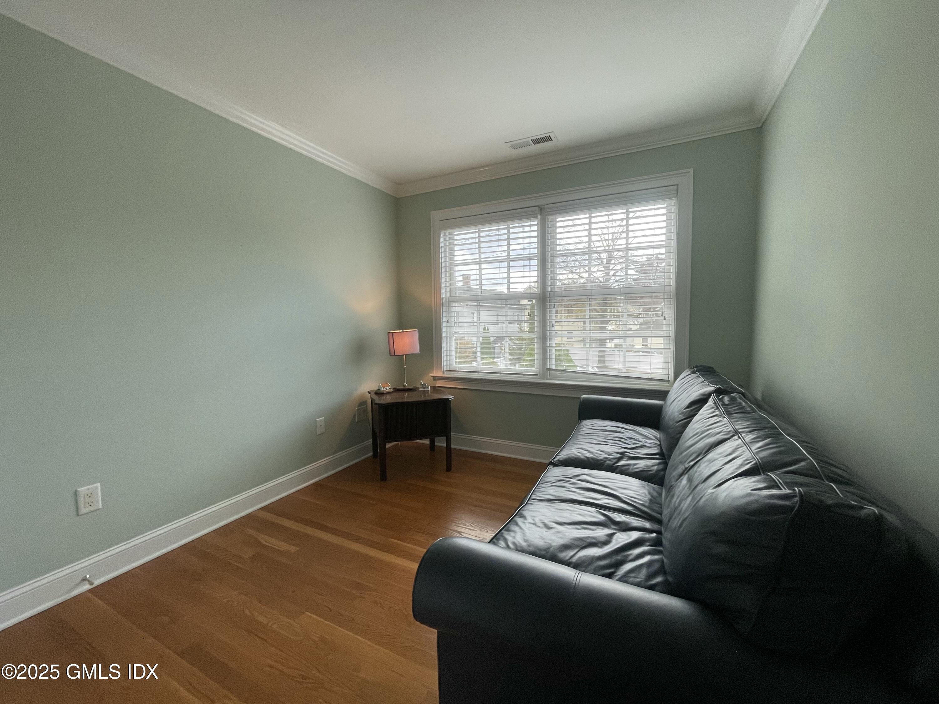 1 Northfield Street, Unit B Greenwich, CT 06830 - Photo 22 of 30 a living room with furniture and a window