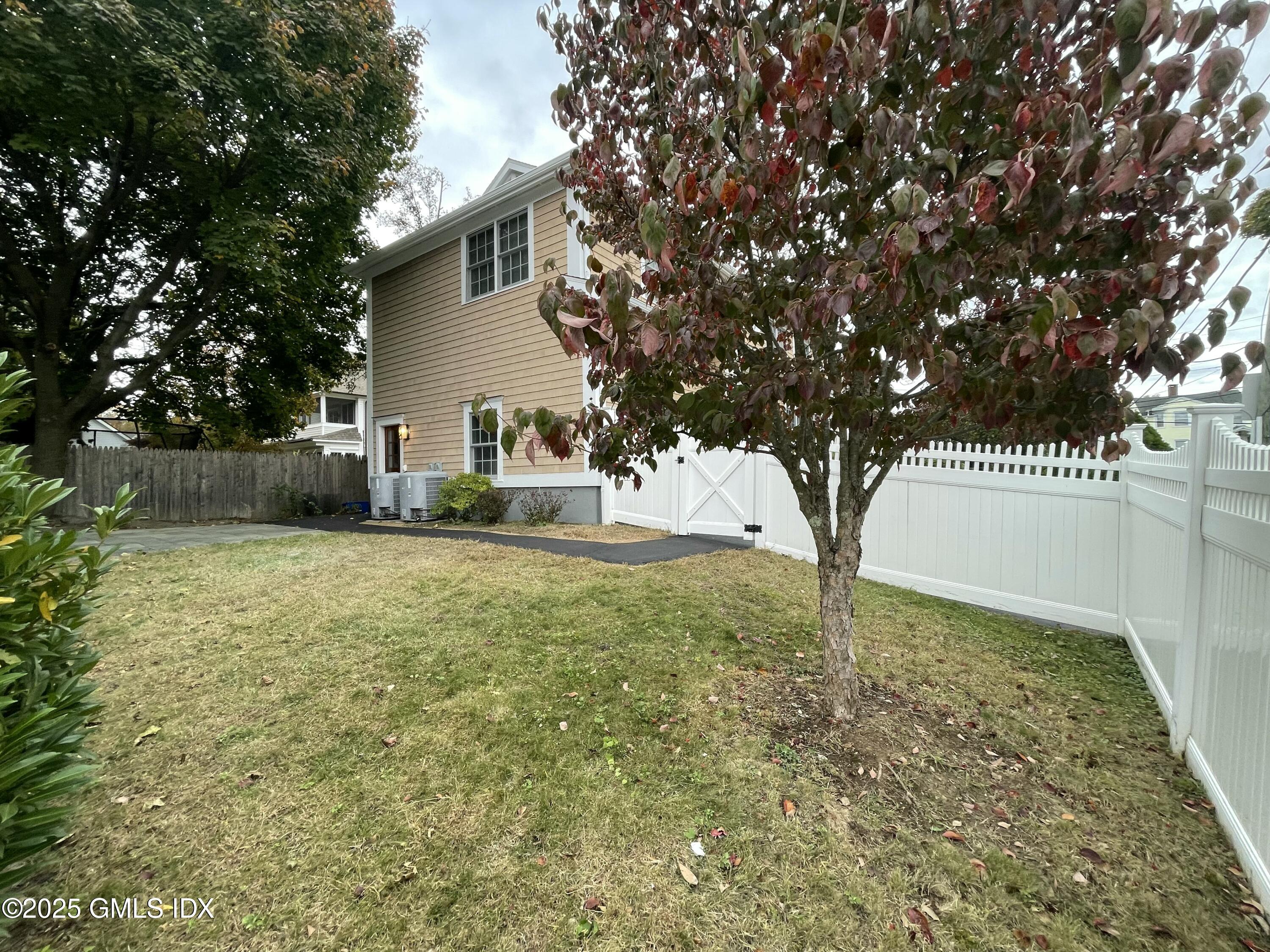 1 Northfield Street, Unit B Greenwich, CT 06830 - Photo 29 of 30 a view of backyard with tree