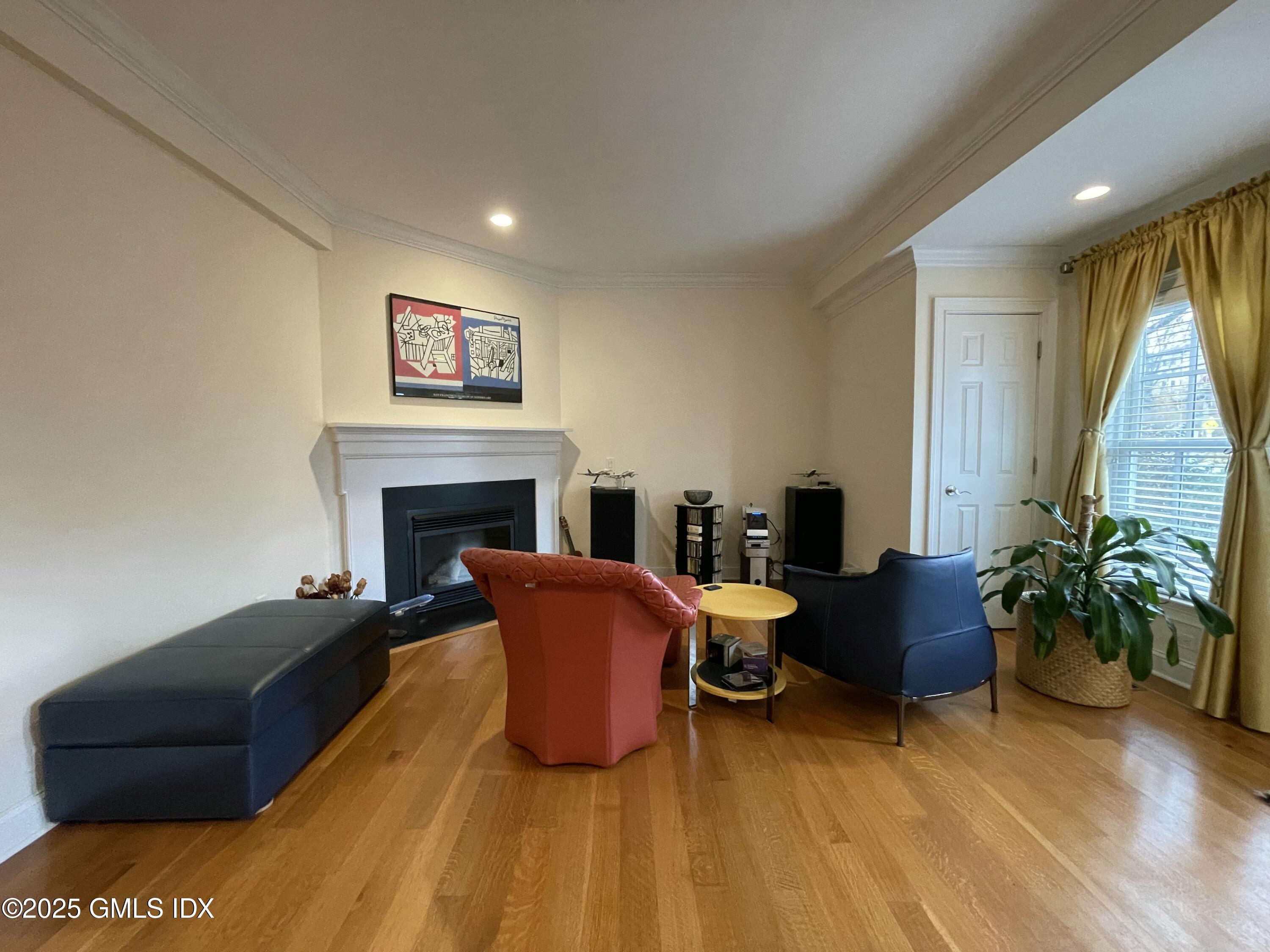 1 Northfield Street, Unit B Greenwich, CT 06830 - Photo 4 of 30 a living room with furniture and a fireplace