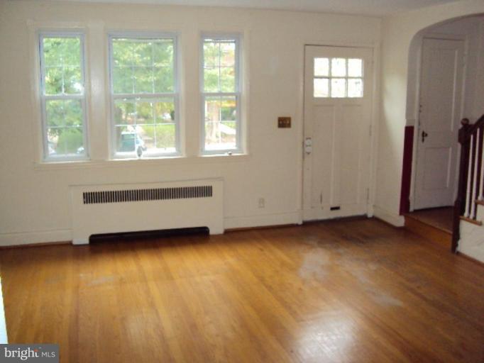 19 Murdock Road Baltimore, MD 21212 - Photo 2 of 8 Living Room