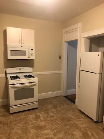 $1,900 | 180 Lewis Street, Unit 2, Lynn, MA 01902