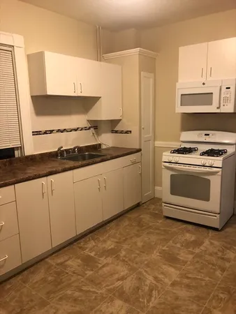 $1,900 | 180 Lewis Street, Unit 2, Lynn, MA 01902