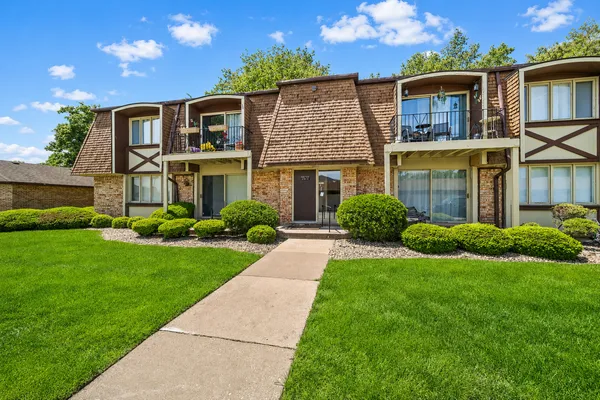 $168,500 | 12750 Carriage Lane, Unit C1, Crestwood, IL 60418