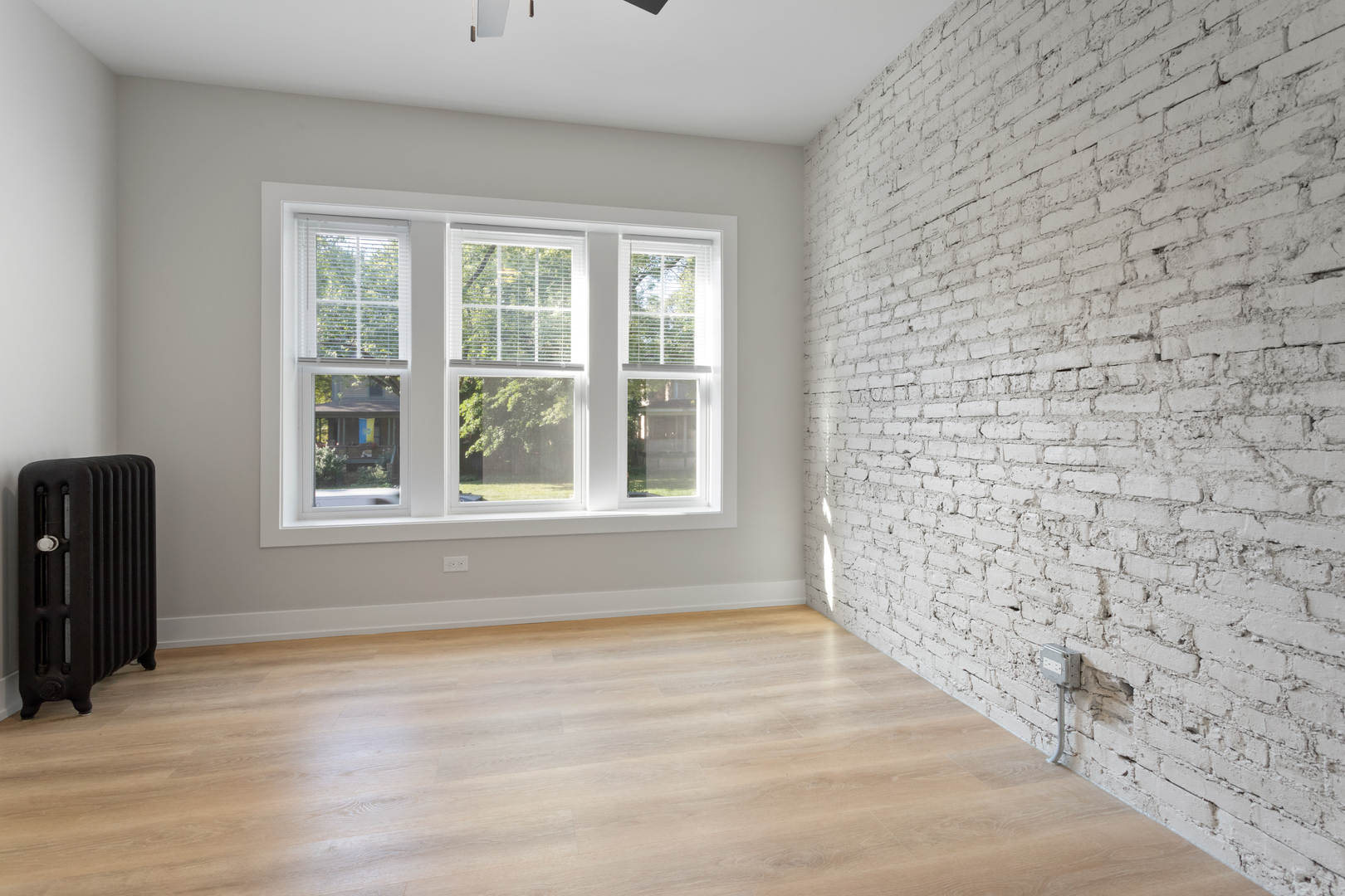 1904 West Morse Avenue, Unit 1 Chicago, IL 60626 - Photo 9 of 15 a view of an empty room with a window