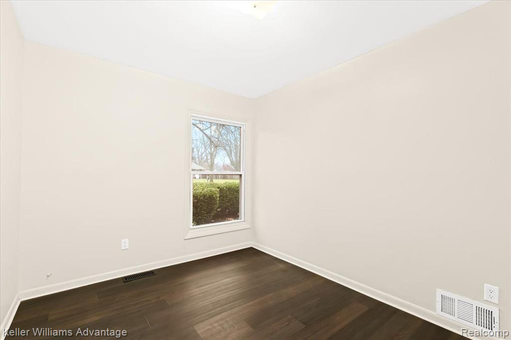 4801 Rioview Drive Clarkston, MI 48346 - Photo 14 of 28