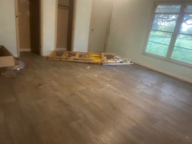 a view of livingroom with furniture