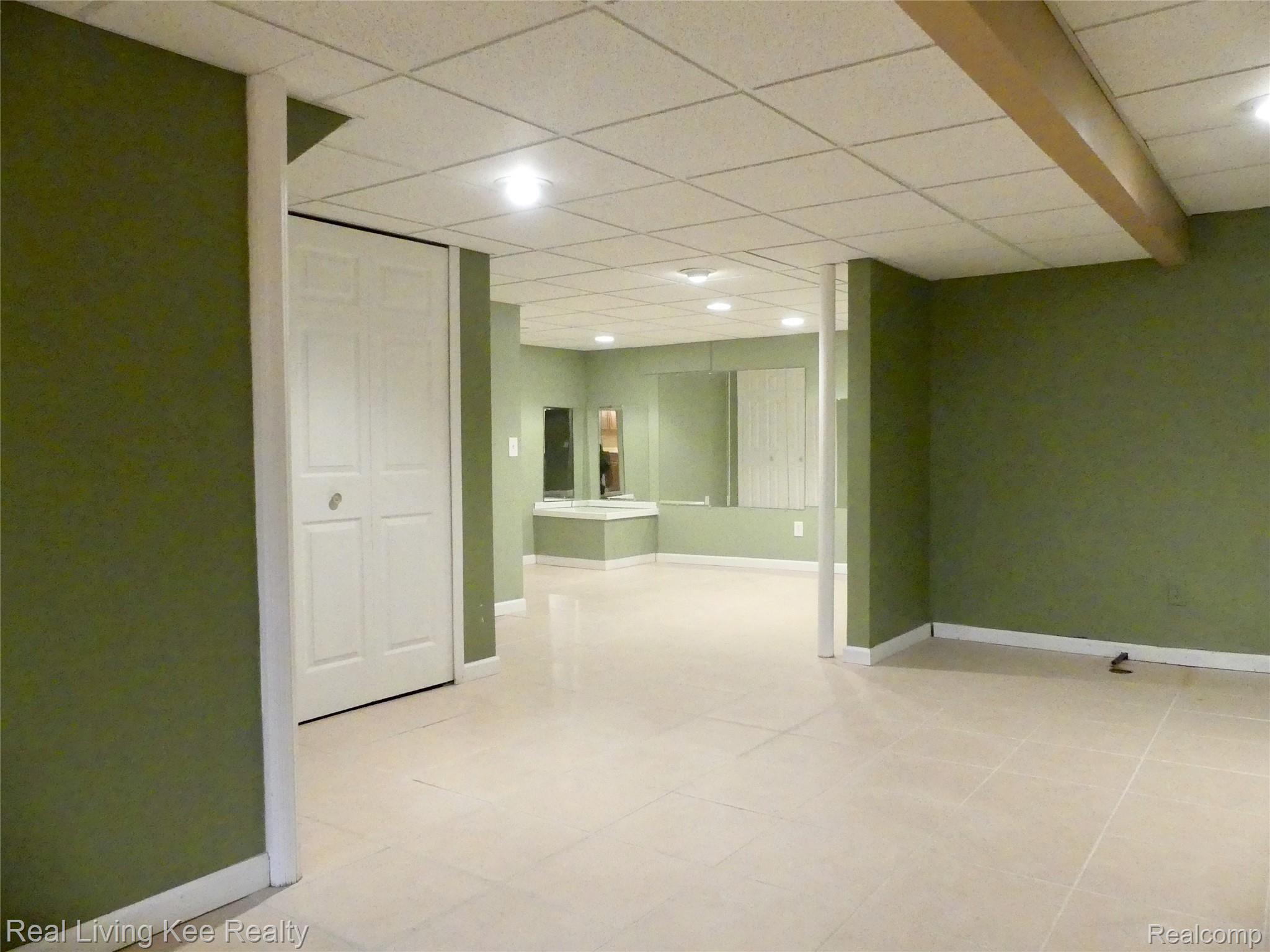 5118 Aintree Road Rochester, MI 48306 - Photo 40 of 47 Large finished basement with wet bar and 1/2 bath