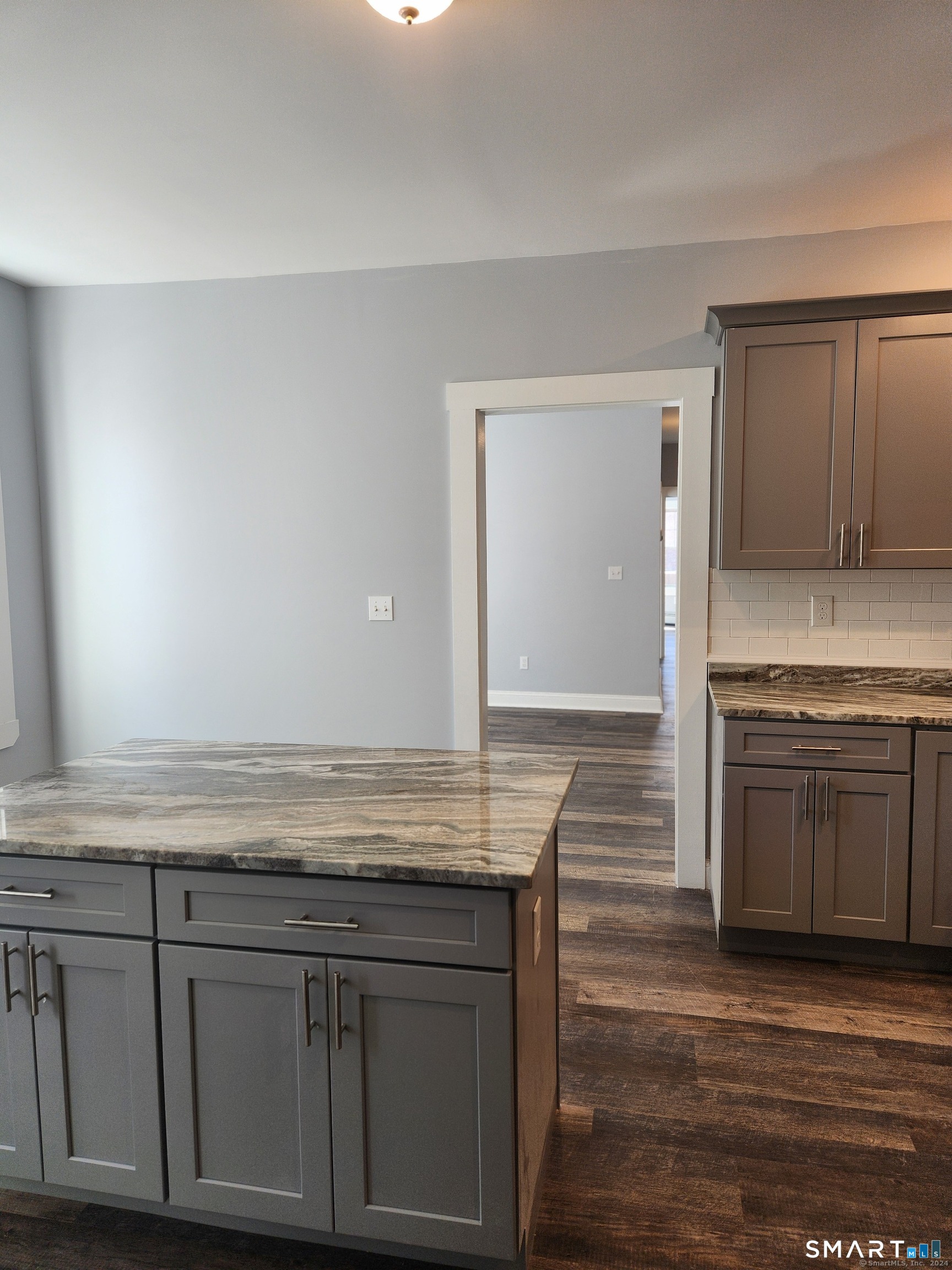 20 Hamilton Street, Unit 2W Hartford, CT 06106 - Photo 2 of 11