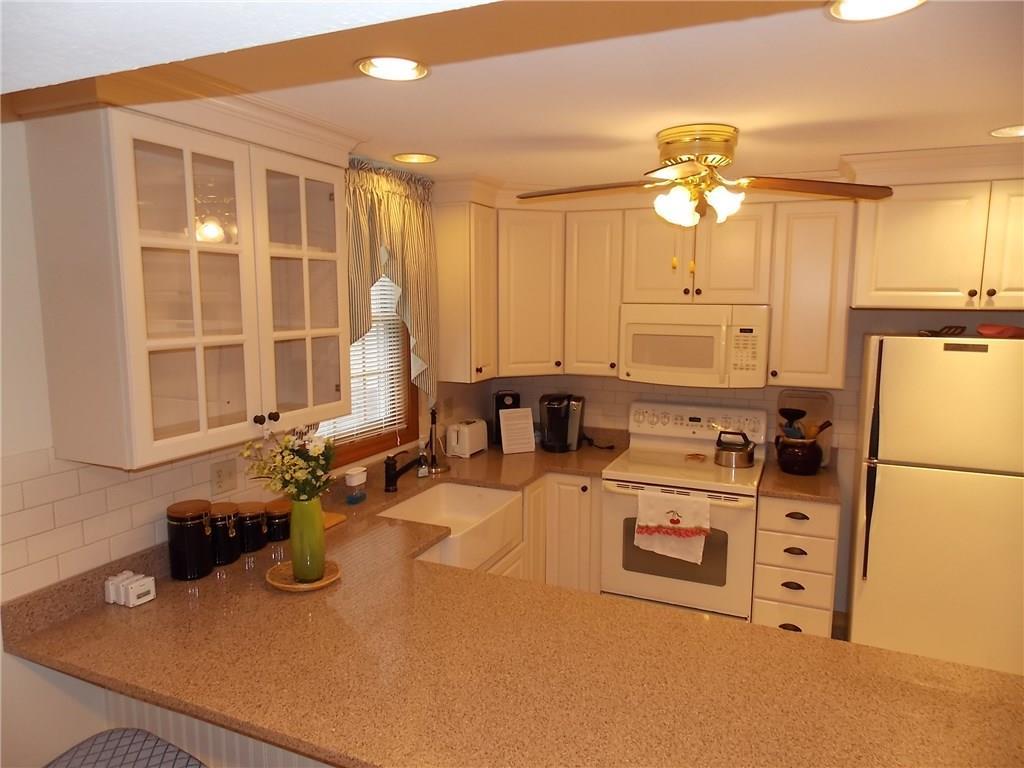 51 Beacon Street, Unit 2 York, ME 03909 - Photo 3 of 14 Photo