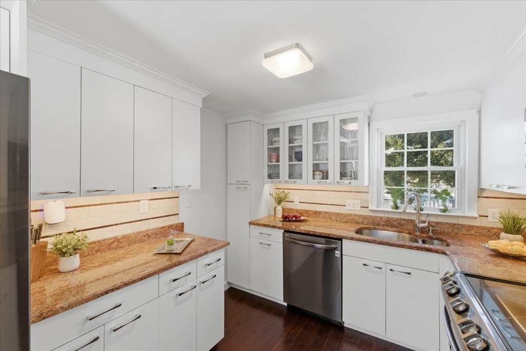 14 Eldridge Place Westwood, MA 02090 - Photo 4 of 42