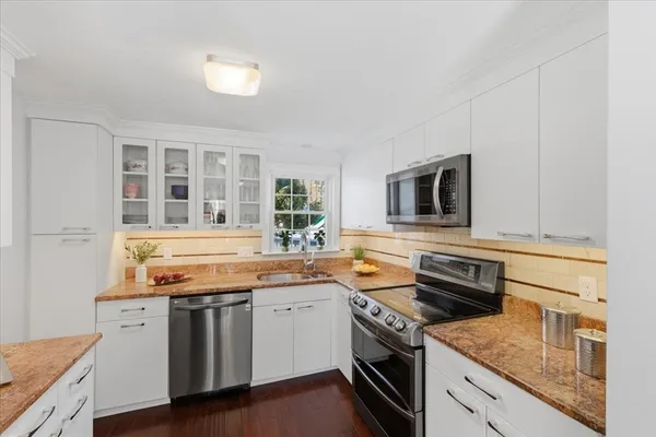 $898,000 | 14 Eldridge Place, Westwood, MA 02090