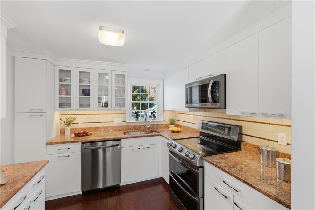 14 Eldridge Place Westwood, MA 02090 - Photo 5 of 42