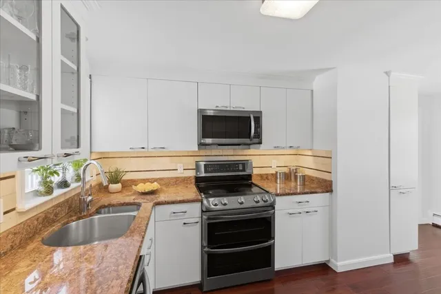 $1,050,000 | 14 Eldridge Place, Westwood, MA 02090