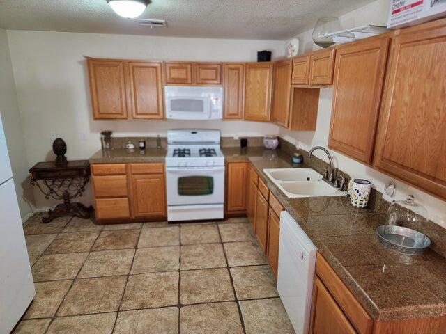 3746 Paddock Way Lancaster, CA 93536 - Photo 3 of 7 20221003143705619424000000-o
