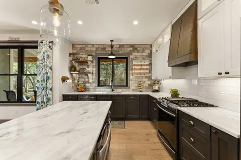 $850,000 | 120 Sage Cove, Bastrop, TX 78602