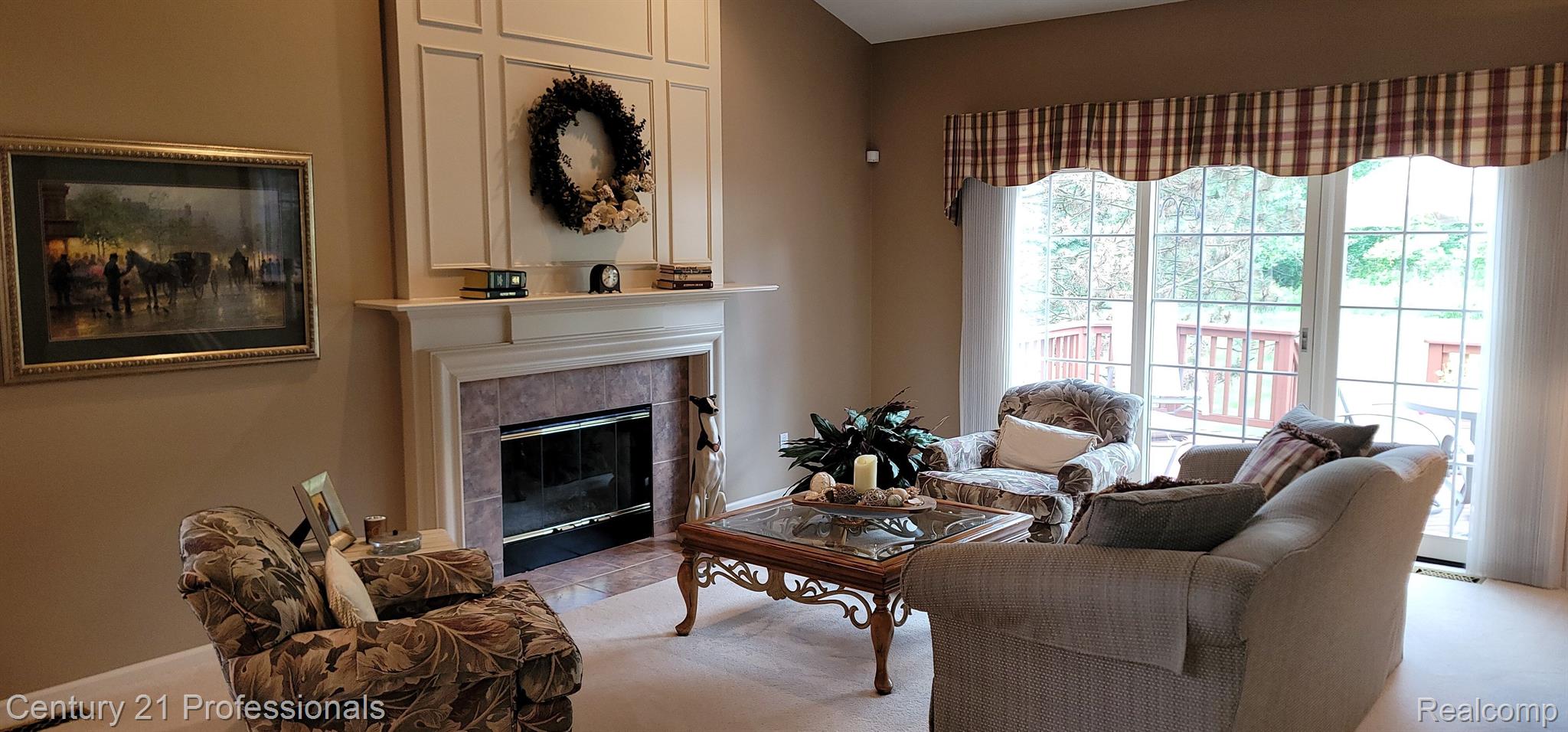 1101 Rock Valley Drive Rochester, MI 48307 - Photo 14 of 41 Large Living Room