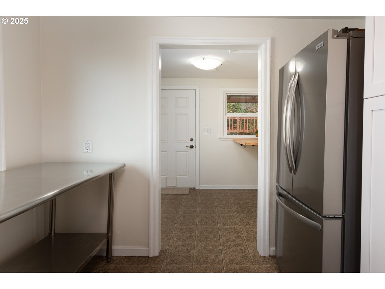 2575 Chula Vista Boulevard Eugene, OR 97403 - Photo 19 of 40 a bathroom with a shower