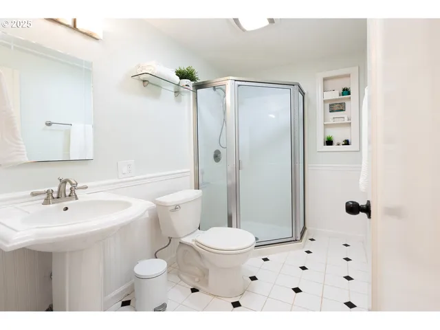 $580,000 | 2575 Chula Vista Boulevard, Eugene, OR 97403