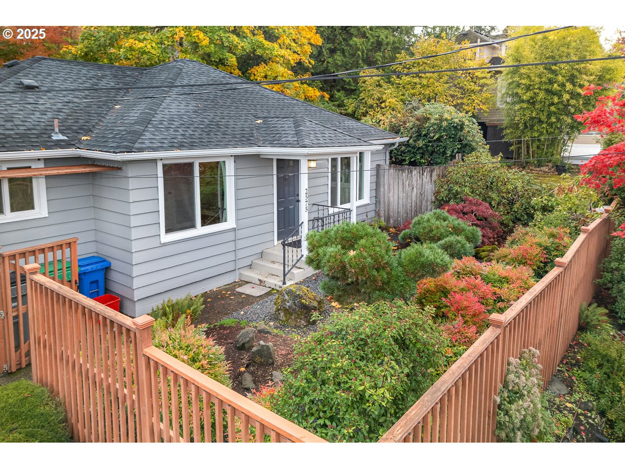 2575 Chula Vista Boulevard Eugene, OR 97403 - Photo 33 of 40 a view of a house with wooden fence