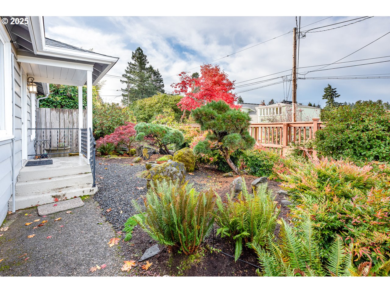 2575 Chula Vista Boulevard Eugene, OR 97403 - Photo 36 of 40 a picture of flowers