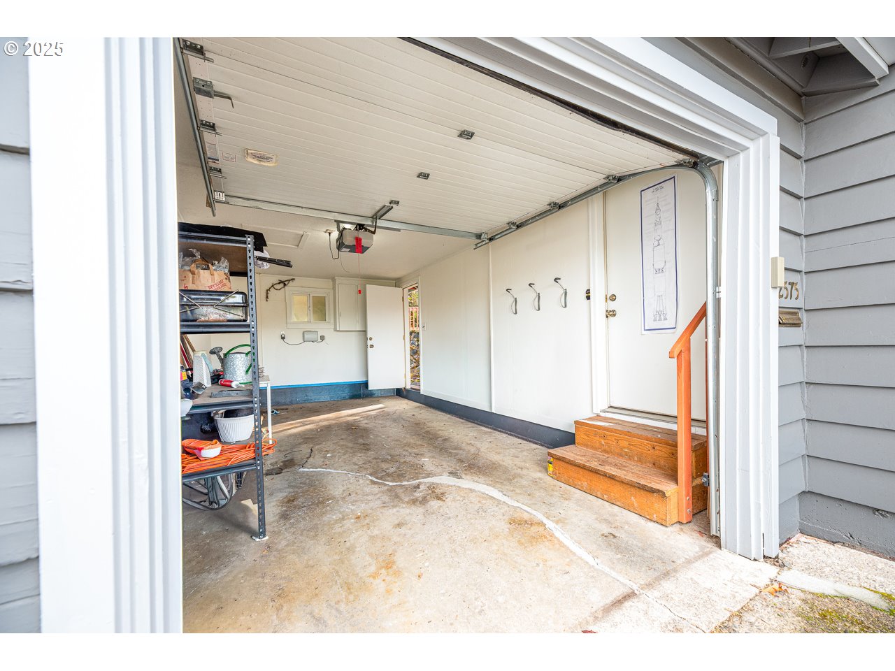 2575 Chula Vista Boulevard Eugene, OR 97403 - Photo 39 of 40 a view of a livingroom with shelves