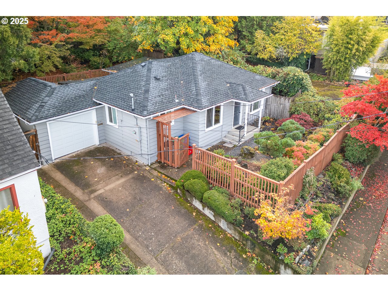 2575 Chula Vista Boulevard Eugene, OR 97403 - Photo 4 of 40 an aerial view of a house with a yard