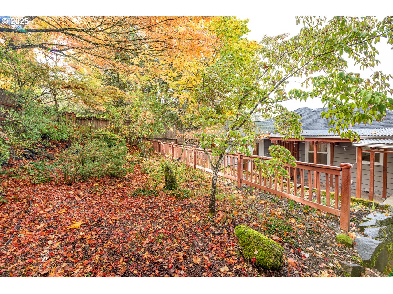 2575 Chula Vista Boulevard Eugene, OR 97403 - Photo 5 of 40 a view of a house with a yard