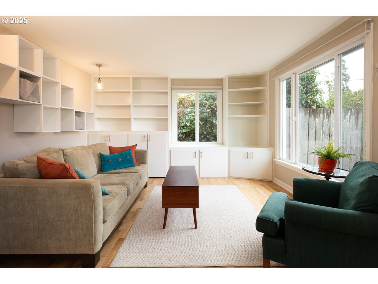2575 Chula Vista Boulevard Eugene, OR 97403 - Photo 9 of 40 a living room with furniture and a window