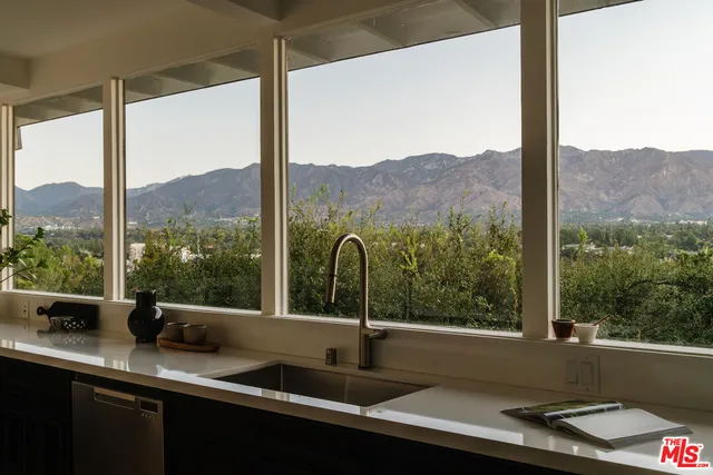 $2,775,000 | 910 Glen Oaks Boulevard, Pasadena, CA 91105