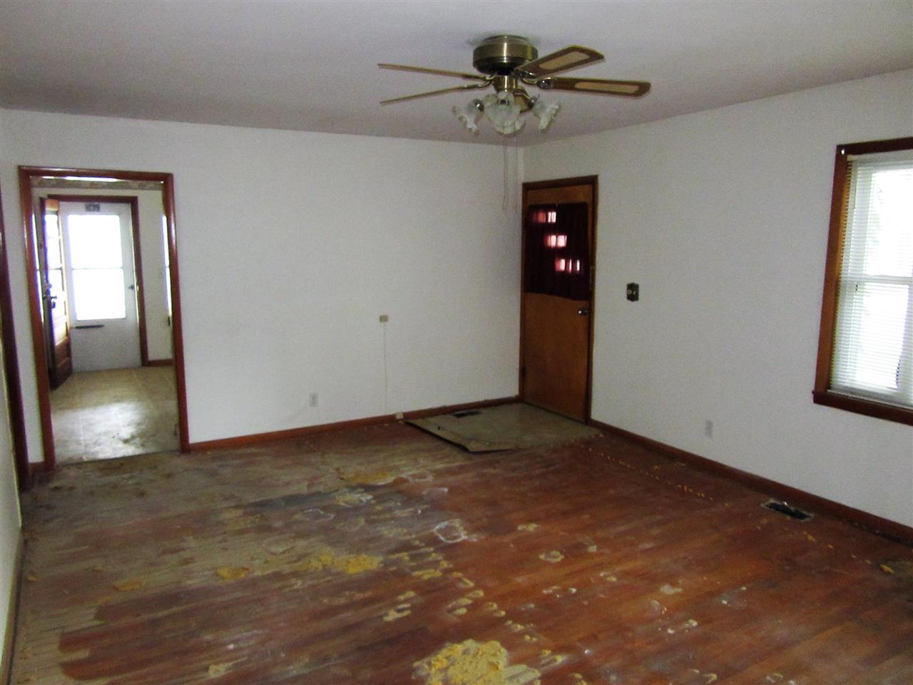 814 R Street Bedford, IN 47421 - Photo 4 of 12 Gallery Image 4