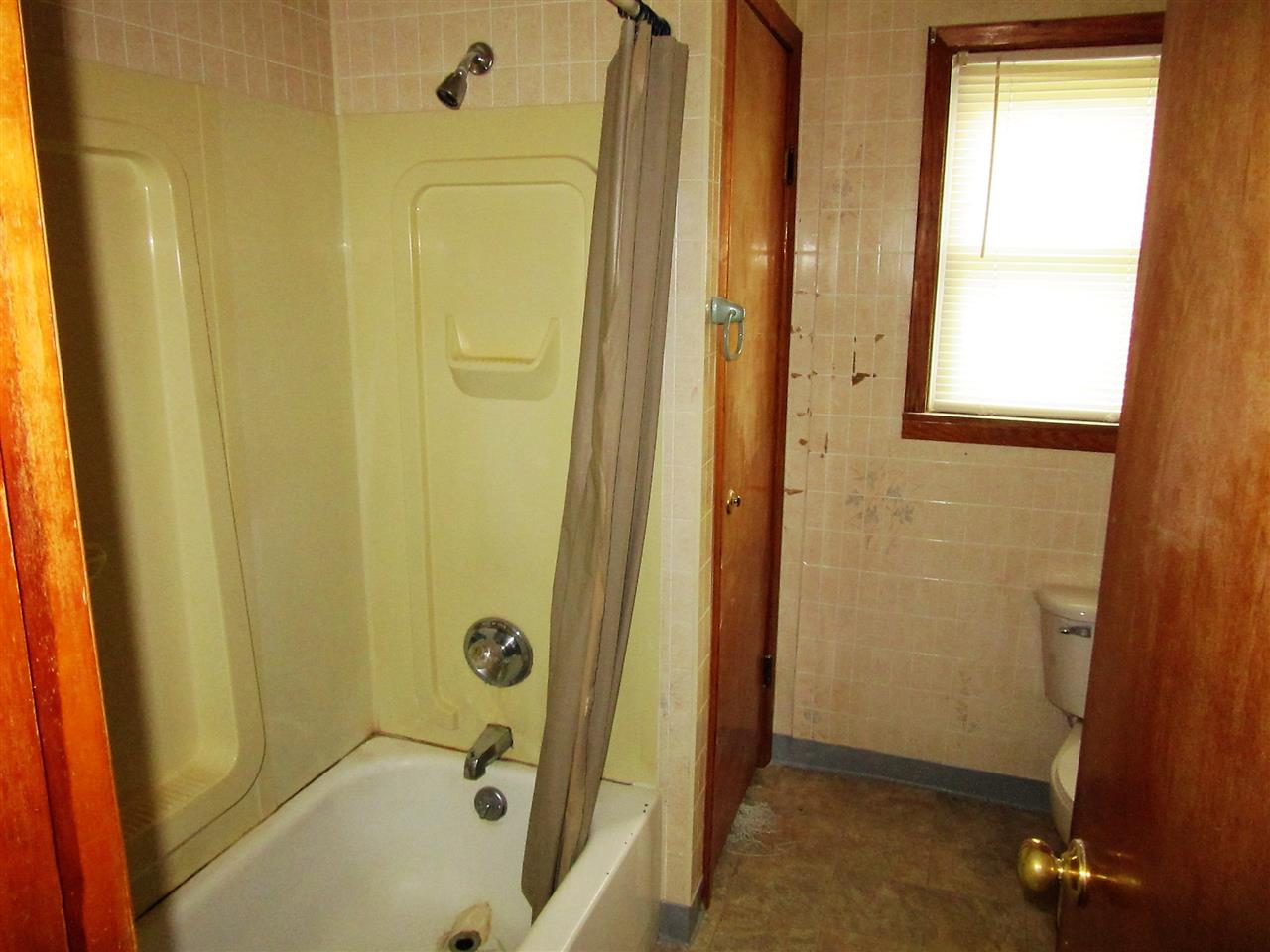 814 R Street Bedford, IN 47421 - Photo 6 of 12 Gallery Image 6